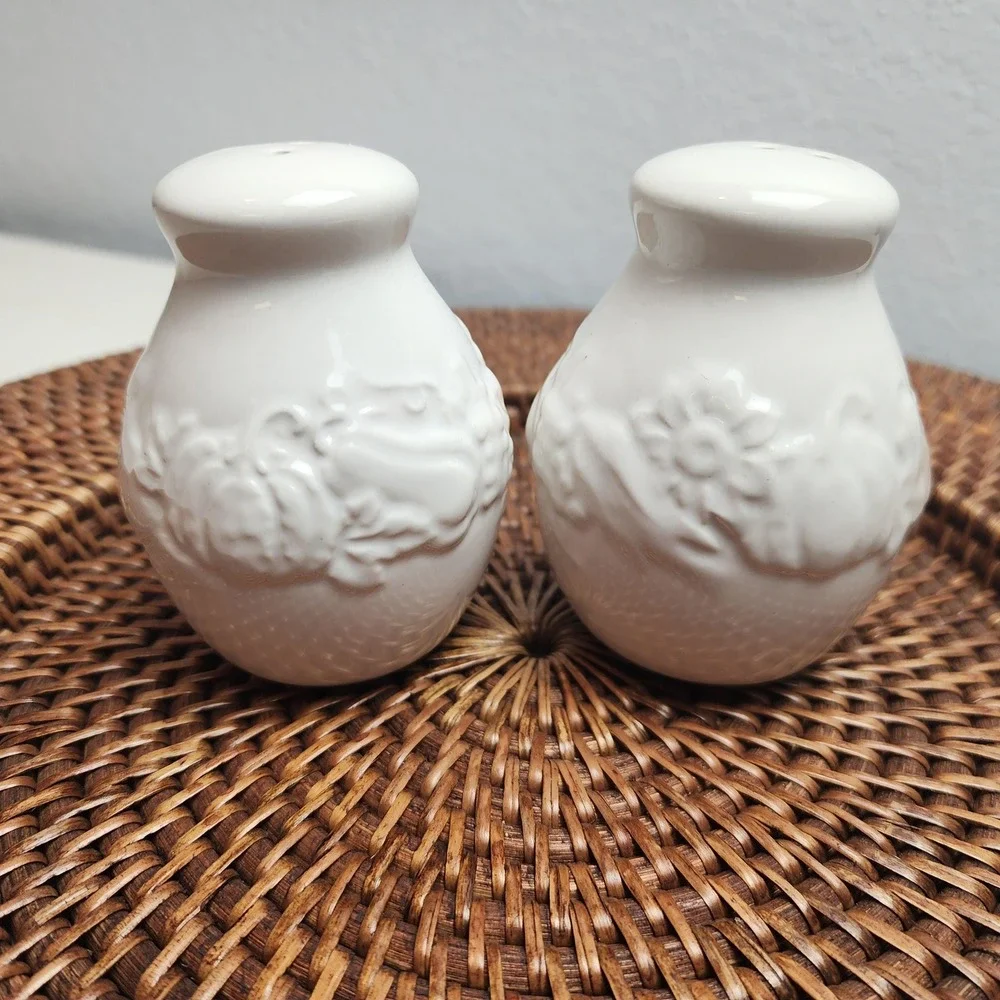 Vintage Autumn White Salt & Pepper Shakers, Sunflower, Pumpkins,‎ Gourds, Fruit!